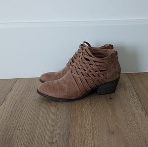 Fergalicious BANDANA BOOTIE, Saddle Brown, Women Size 8